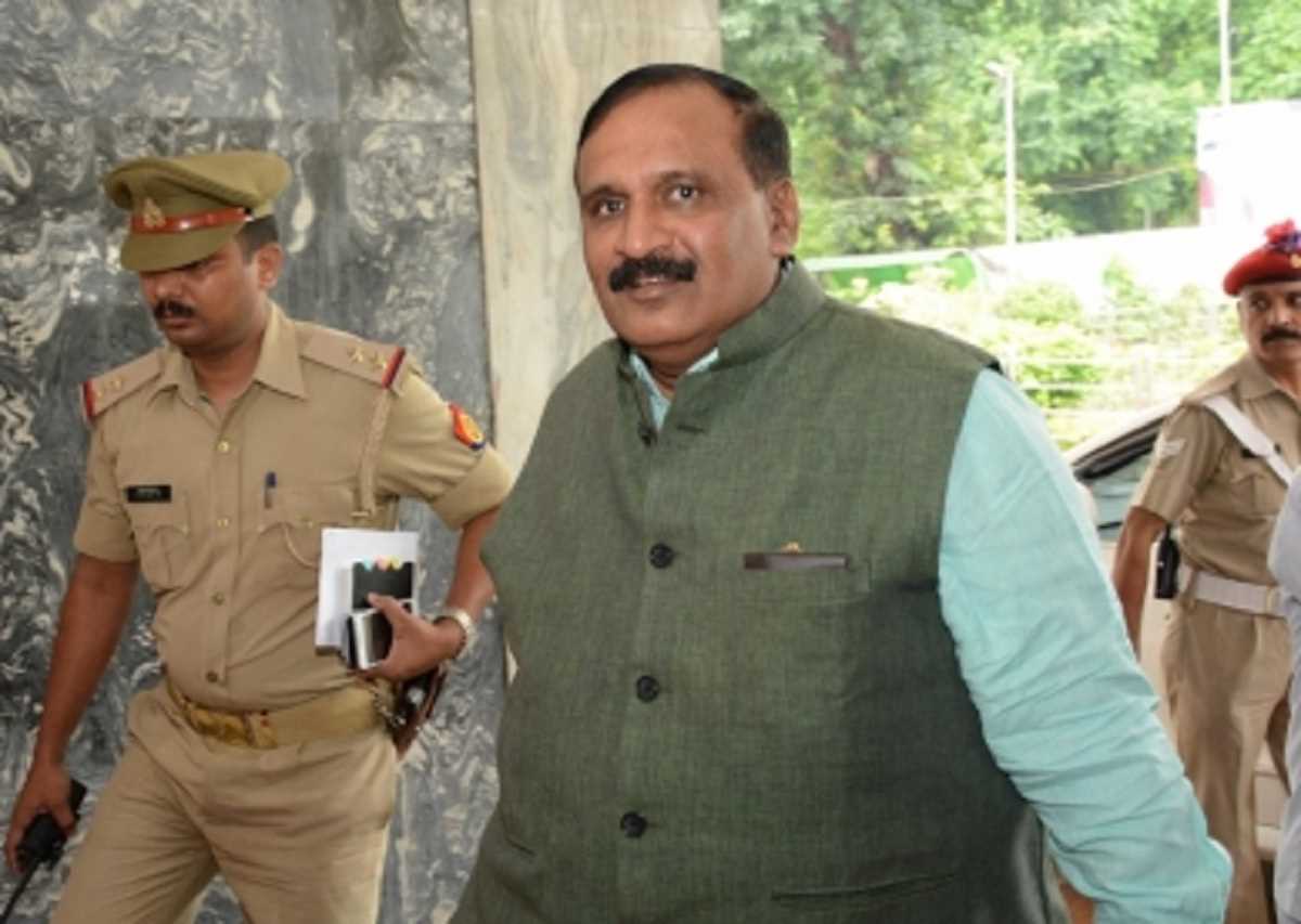 पूर्व मुख्य सचिव दीपक सिंघल को IT का नोटिस:50 करोड़ की अवैध संपत्ति निवेश का है आरोप; इनकम टैक्स के ऑपरेशन बाबू साहब की जांच में सामने आया नाम