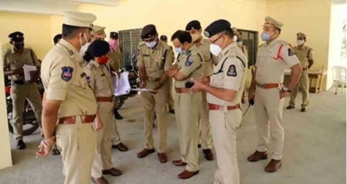 जुमे की नमाज को लेकर हैदराबाद में सुरक्षा के कड़े इंतजाम, संवेदनशील इलाकों में पुलिस तैनाती