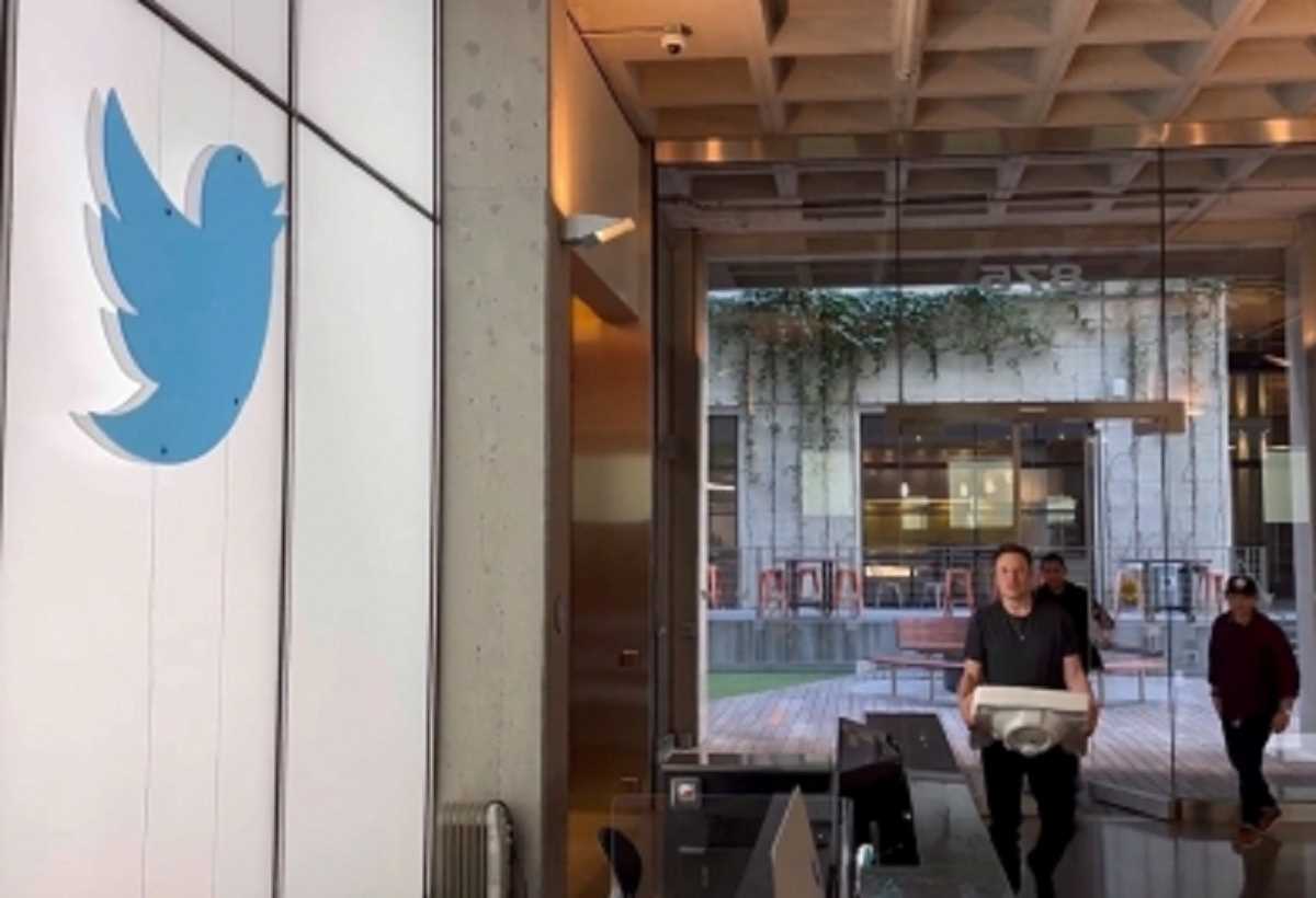 ट्विटर ने 50% कर्मचारियों को निकाला:मस्क बोले- विकल्प ही नहीं, रोज 33 करोड़ रु. का नुकसान हो रहा