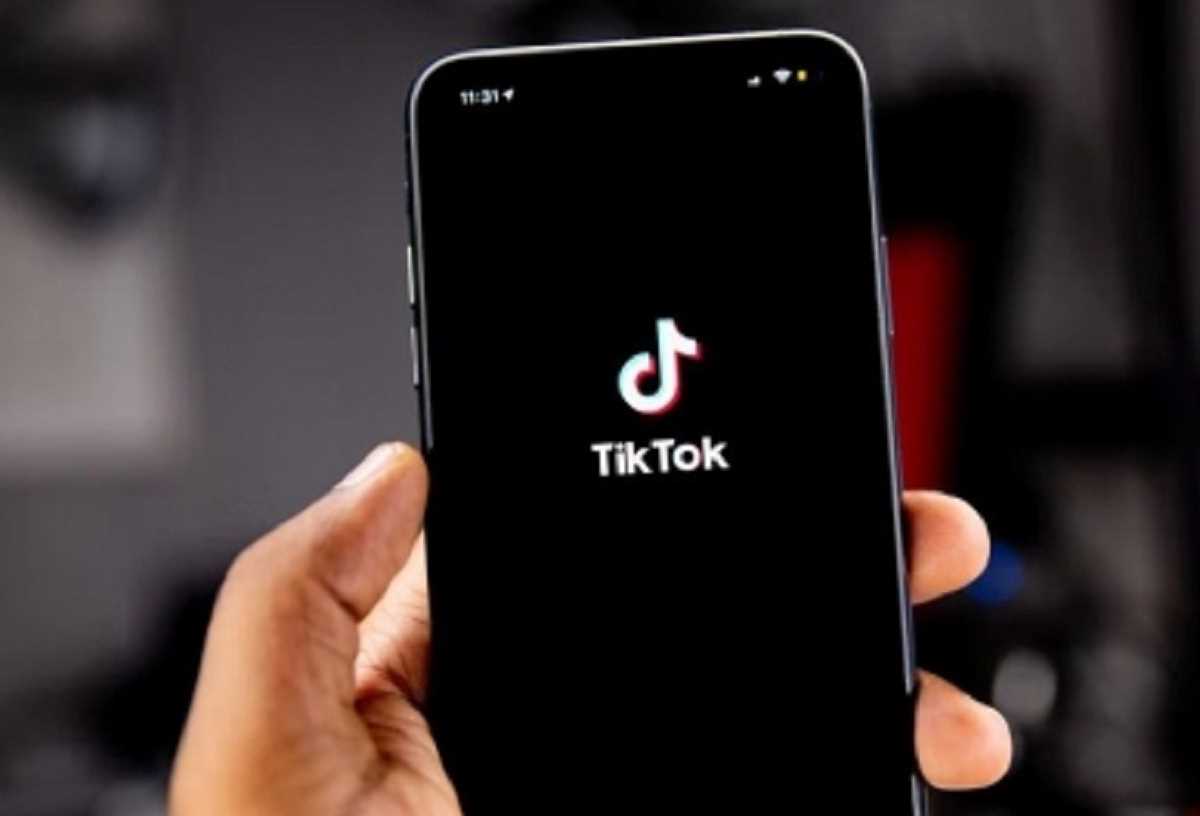 क्रिएटर्स को वीडियो एडल्ट दर्शकों तक सीमित रखने की अनुमति देगा टिकटॉक