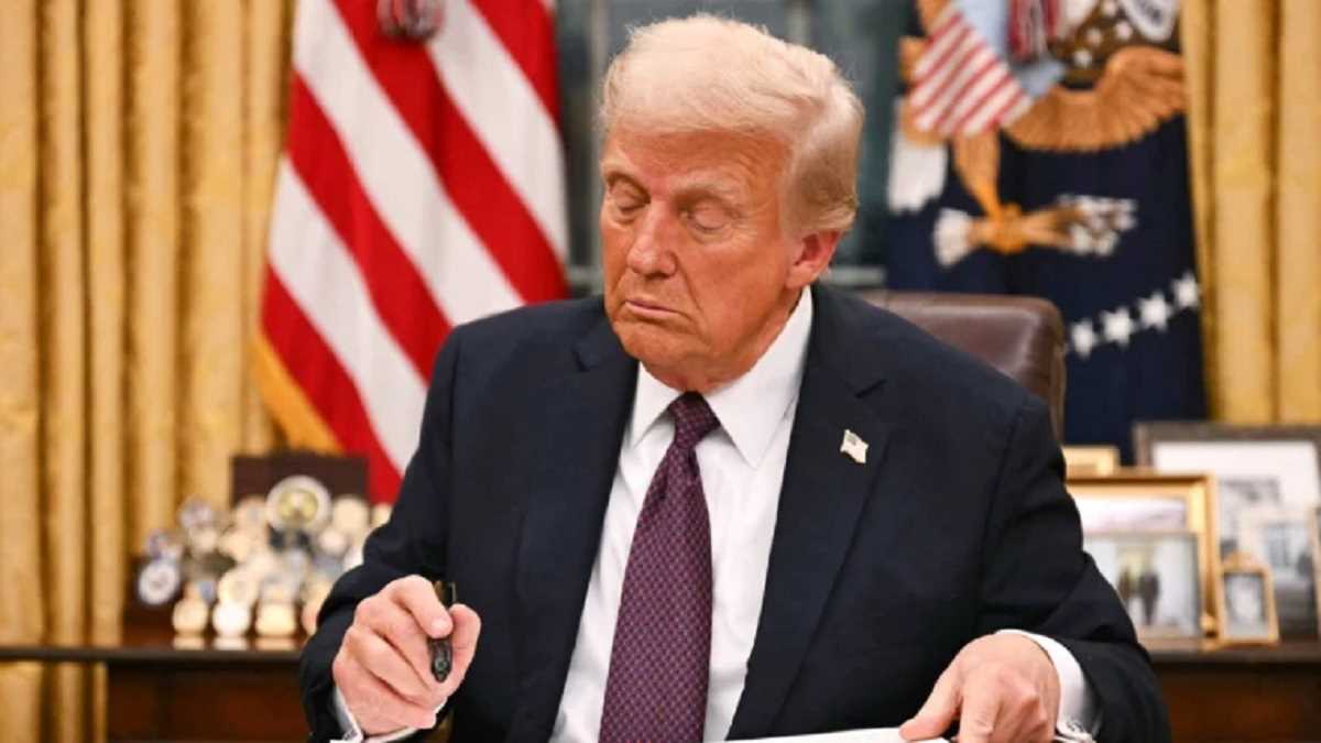 कार्य बल कटौती मामला: ट्रंप ने खटखटाया सर्वोच्च न्यायालय का दरवाजा