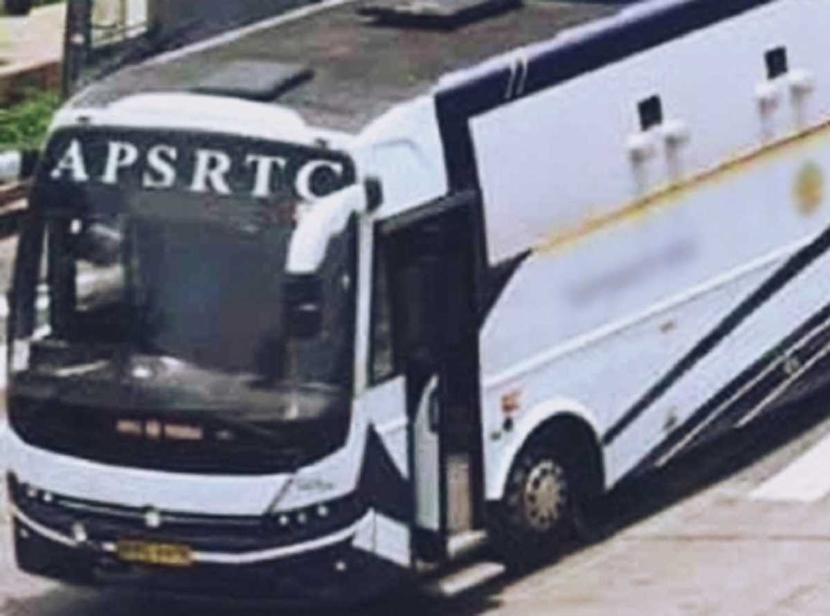 आंध्र प्रदेश : व्यक्ति ने घर पहुंचने के लिए चोरी की आरटीसी बस आंध्र प्रदेश : व्यक्ति ने घर पहुंचने के लिए चोरी की आरटीसी बस