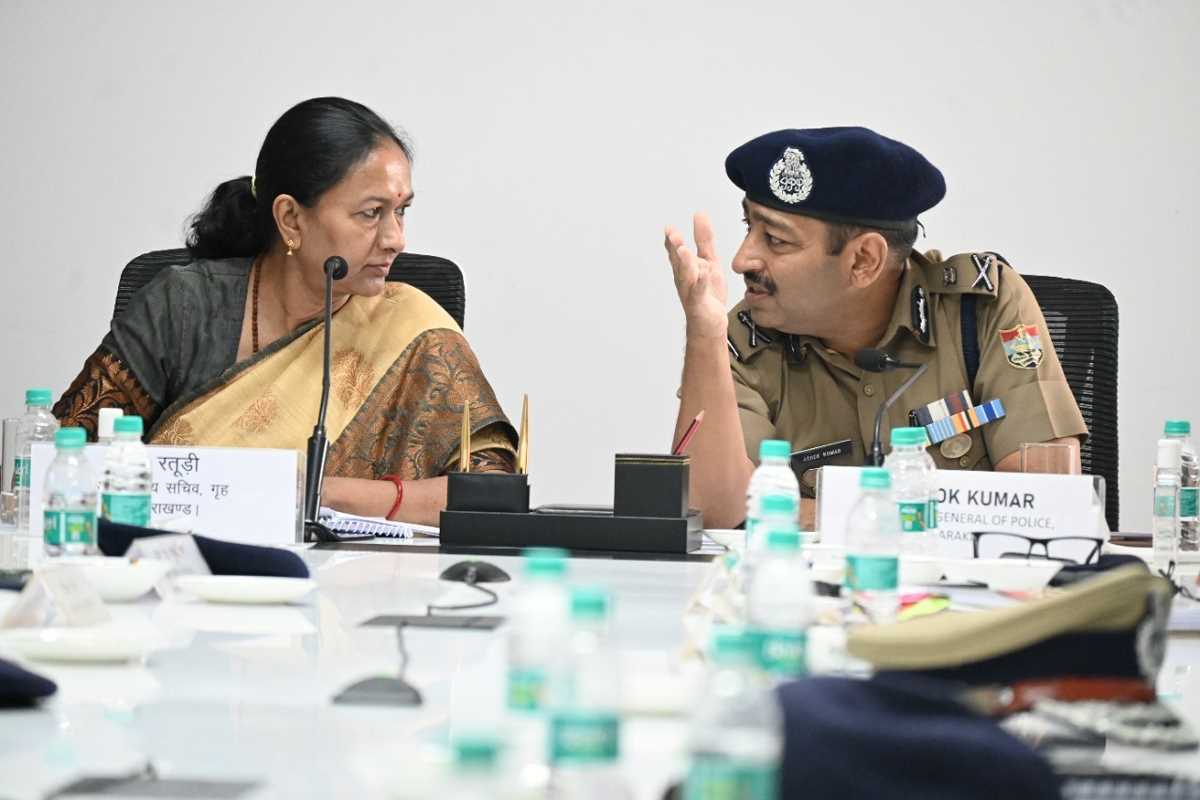 अब ऐसे स्मार्ट पुलिसिंग करेगी उत्तराखंड पुलिस, अपर मुख्य सचिव राधा रतूड़ी के सामने डीजीपी अशोक कुमार ने रखा पूरा खाका