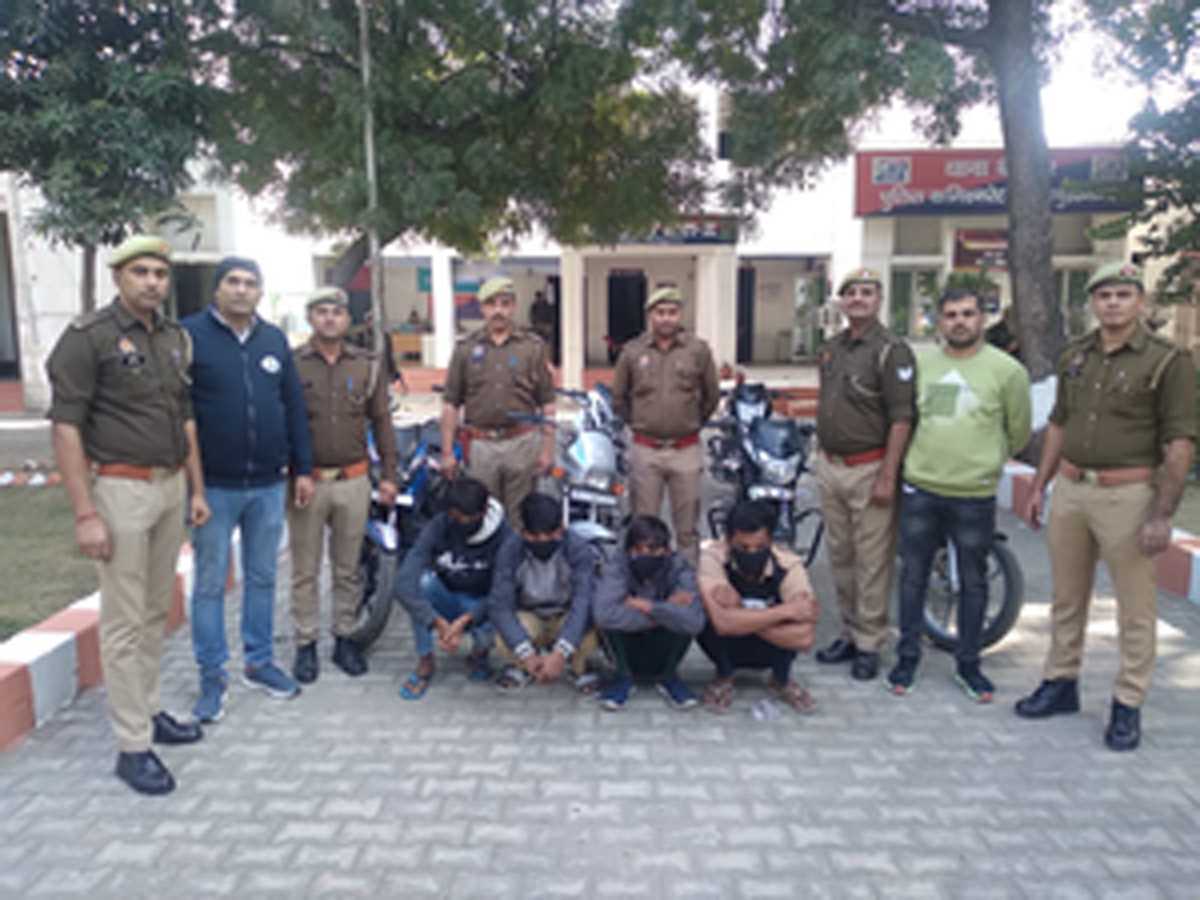 वाहन चोर गैंग के 4 गिरफ्तार, फर्जी नंबर प्लेट लगी 9 बाइक बरामद