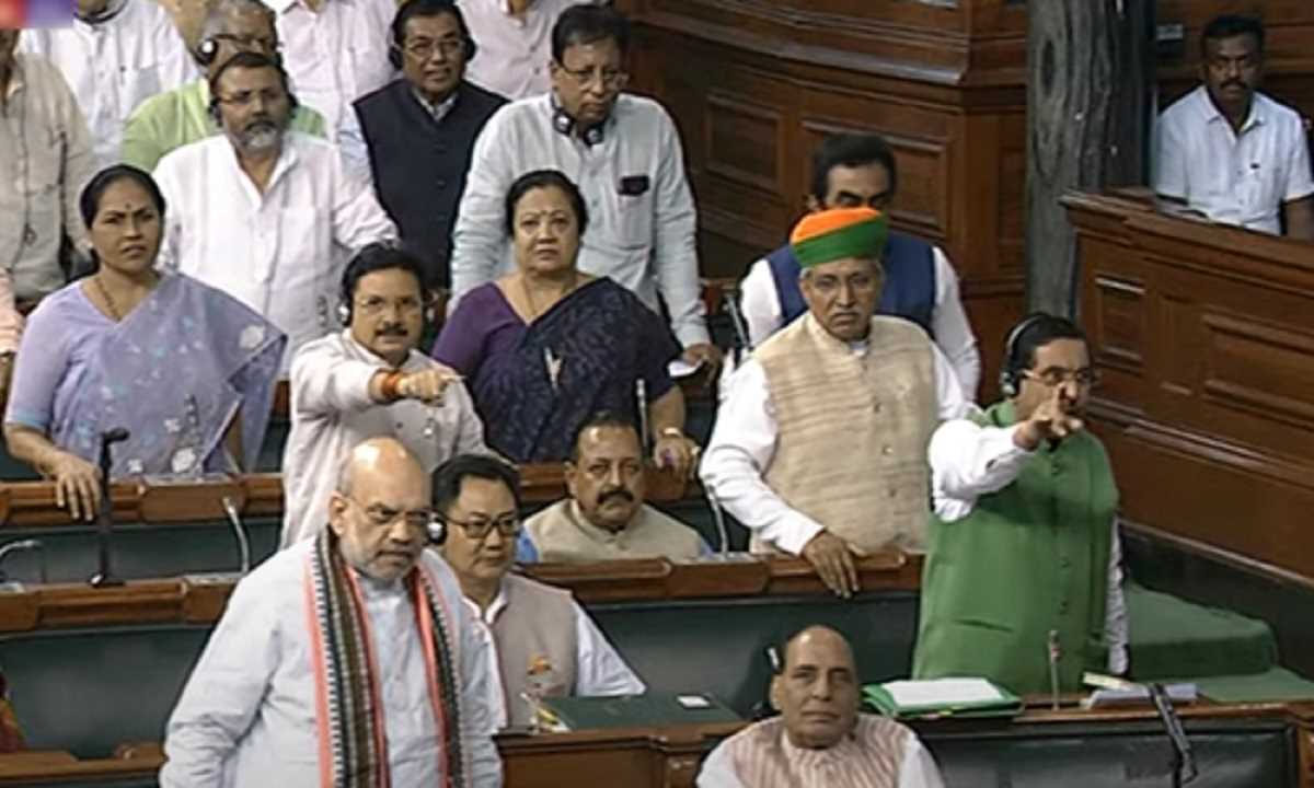 जबरदस्त हंगामे के बीच चुनाव आयुक्तों की नियुक्ति का बिल राज्यसभा में पेश