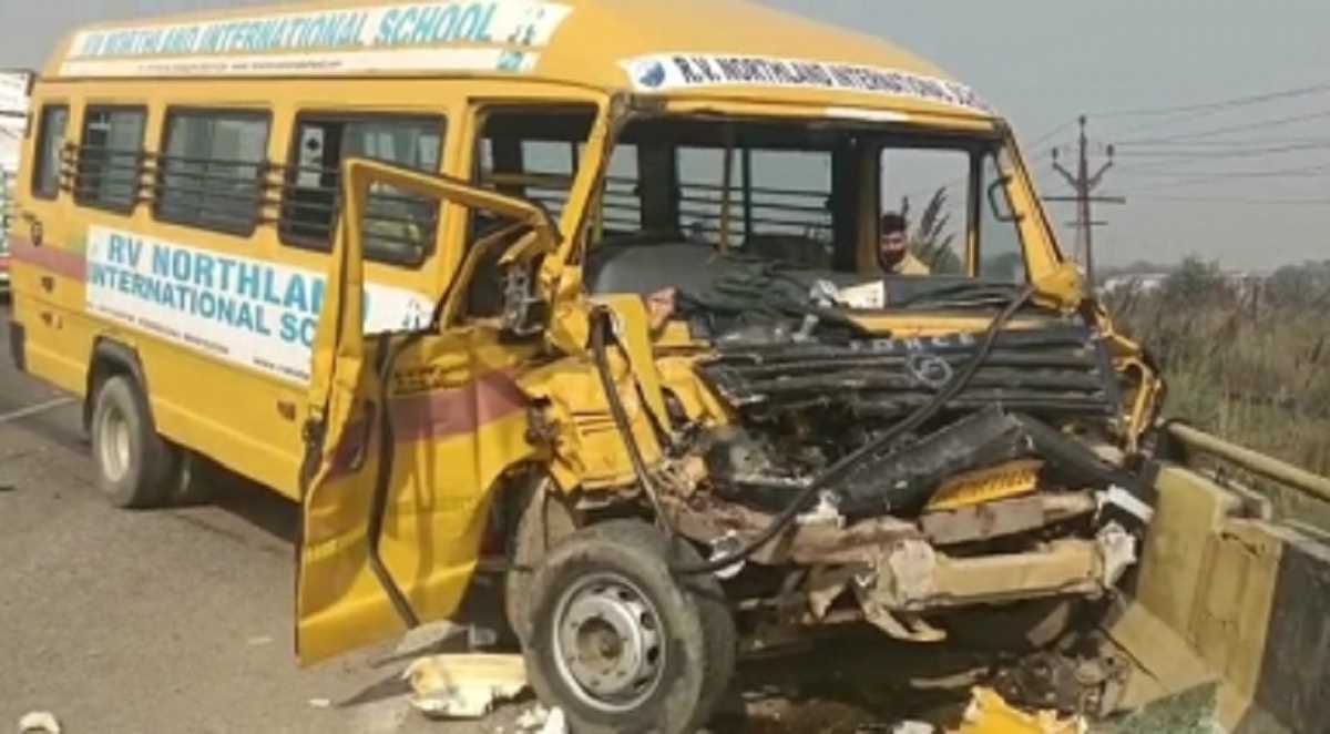 दादरी में स्कूल बस का एक्सीडेंट, 2 बच्चे व ड्राइवर घायल