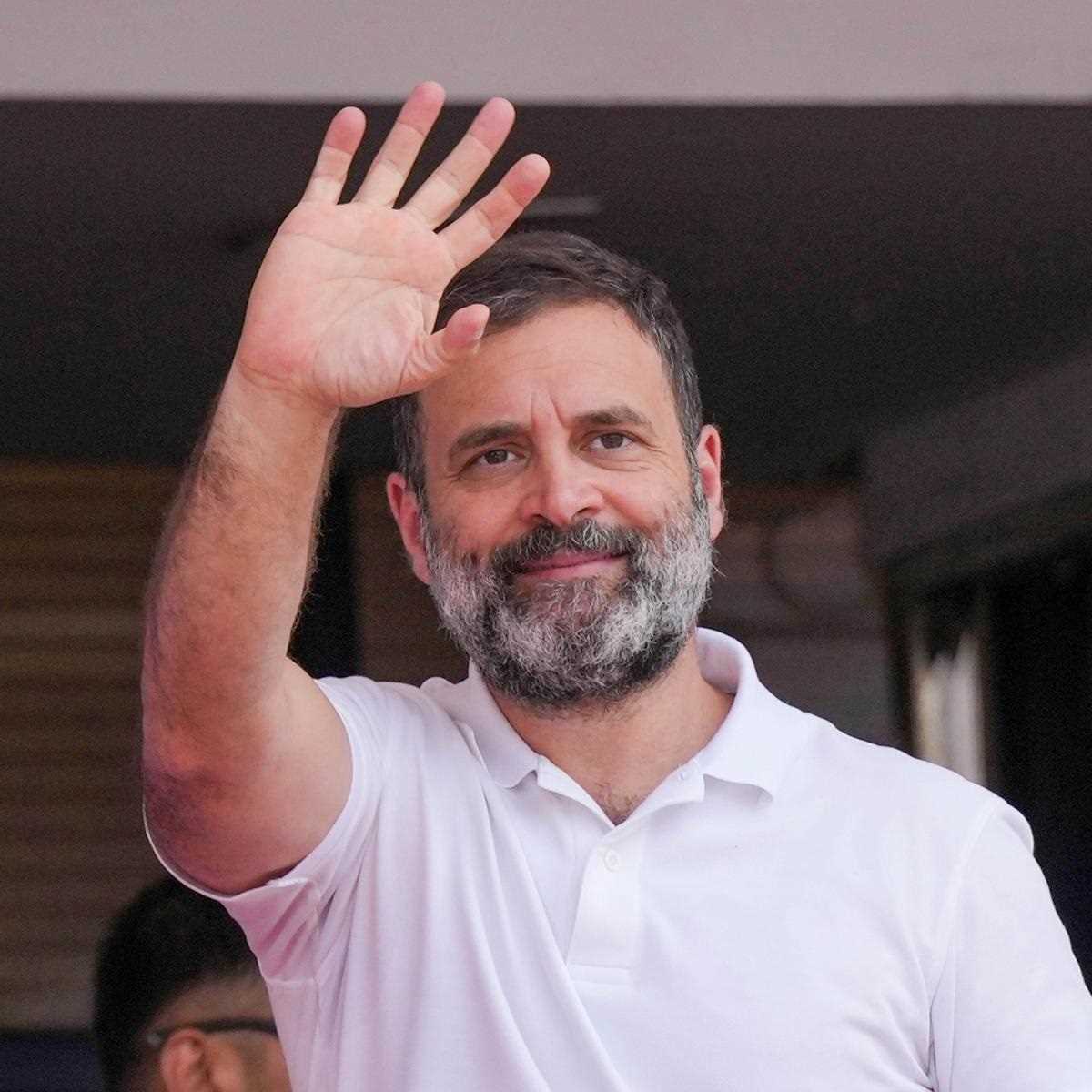 137 दिन बाद संसद भवन पहुंचे राहुल गांधी, स्वागत के लिए जुटे INDIA गठबंधन के सभी सांसद 137 दिन बाद संसद भवन पहुंचे राहुल गांधी, स्वागत के लिए जुटे INDIA गठबंधन के सभी सांसद