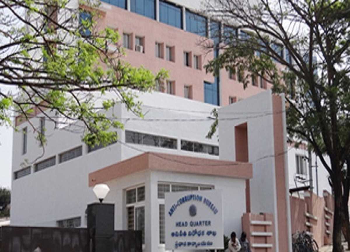 हैदराबाद में पब मालिक से रिश्वत मांगने के आरोप में दो पुलिसकर्मियों के खिलाफ केस दर्ज