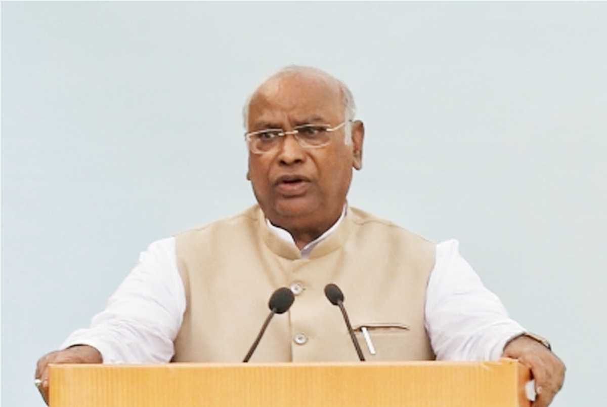 हाई कोर्ट या सुप्रीम कोर्ट के रिटायर्ड जज से मोरबी ब्रिज घटना की कराई जाए जांच: कांग्रेस अध्यक्ष खरगे