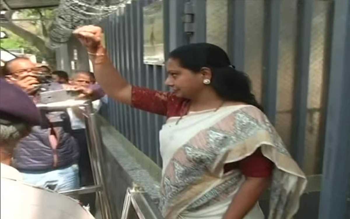 दिल्ली आबकारी नीति घोटाला मामले में ईडी की जांच में शामिल हुईं के. कविता दिल्ली आबकारी नीति घोटाला मामले में ईडी की जांच में शामिल हुईं के. कविता