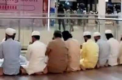 नमाज विवाद को लेकर सुर्खियों में आया लखनऊ का लुलु मॉल नमाज विवाद को लेकर सुर्खियों में आया लखनऊ का लुलु मॉल