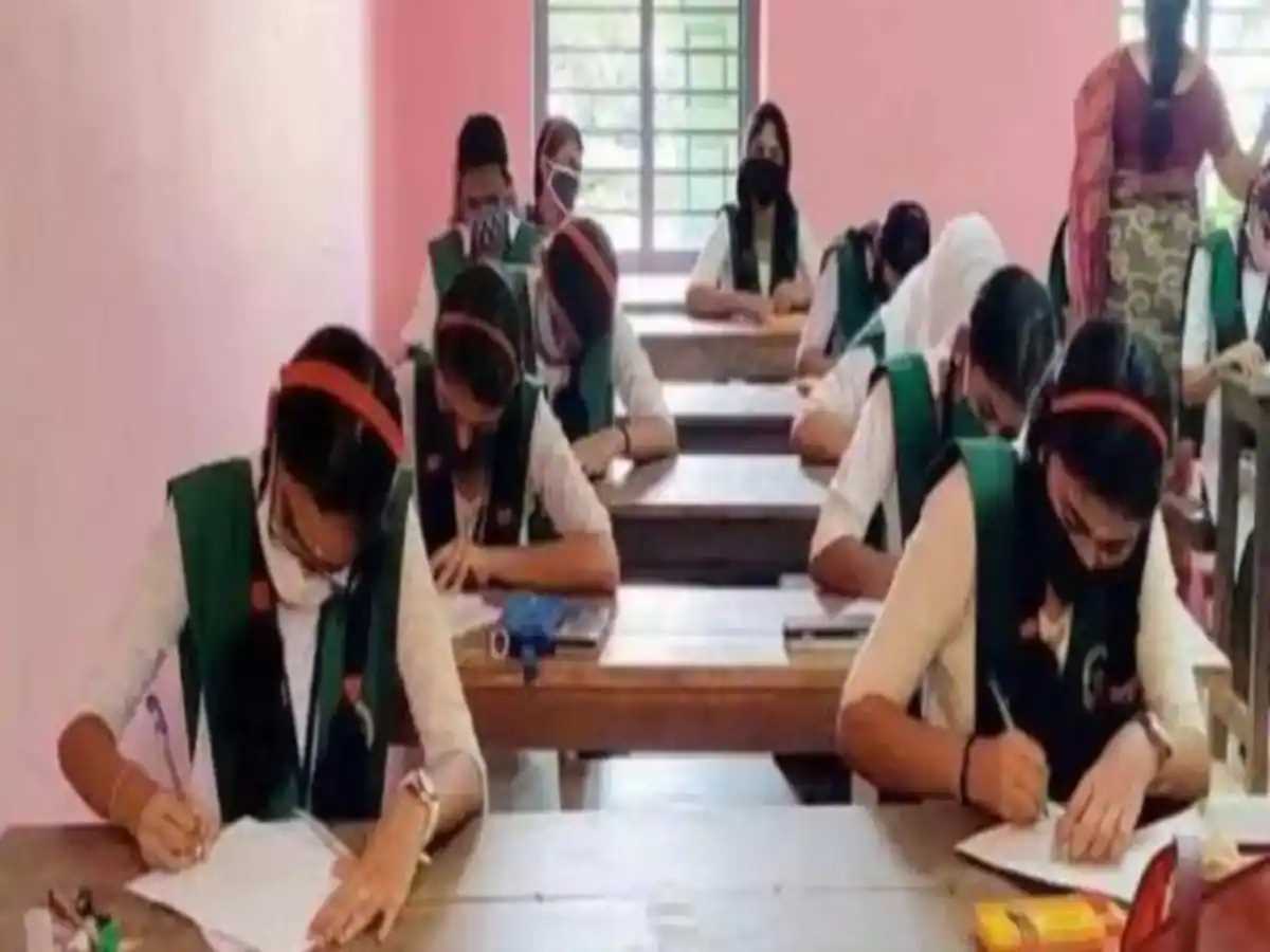 यूपी में हाईस्कूल-इंटर के छात्रों को हुनरमंद बनाएगी सरकार