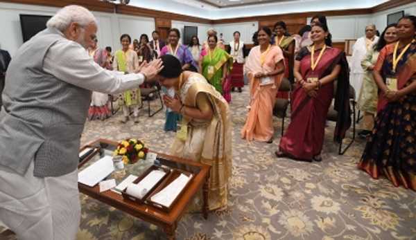 प्रधानमंत्री ने नारी शक्ति पुरस्कार विजेताओं से की मुलाकात