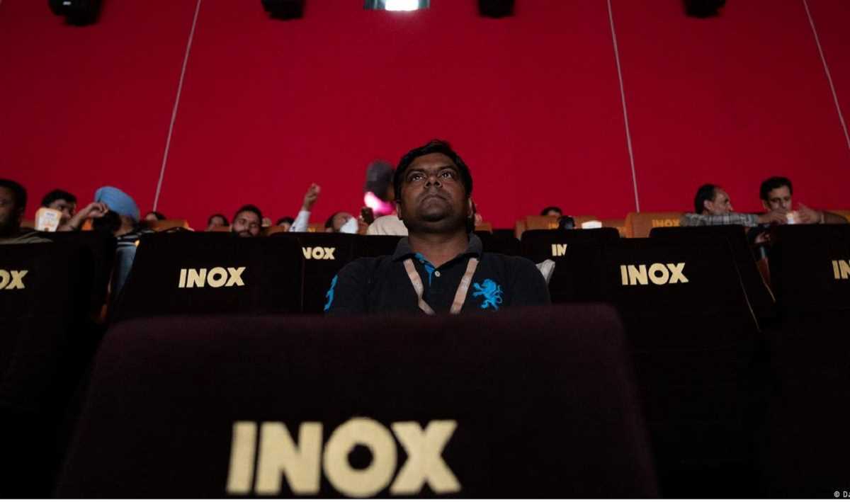 कश्मीर में सिनेमा तो खुल गए पर देखने नहीं आ रहे लोग कश्मीर में सिनेमा तो खुल गए पर देखने नहीं आ रहे लोग