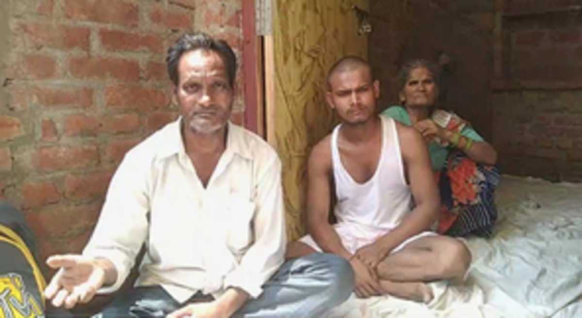 कहां गया बाबा का चमत्कार, हाथरस पीड़ितों के परिजनों का सवाल कहां गया बाबा का चमत्कार, हाथरस पीड़ितों के परिजनों का सवाल