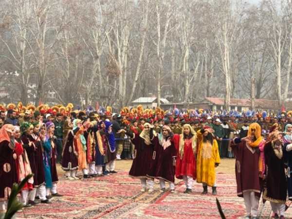 जम्मू-कश्मीर सरकार के कर्मचारियों को आधिकारिक कर्तव्य के तौर पर गणतंत्र दिवस समारोह में शामिल होने को कहा गया