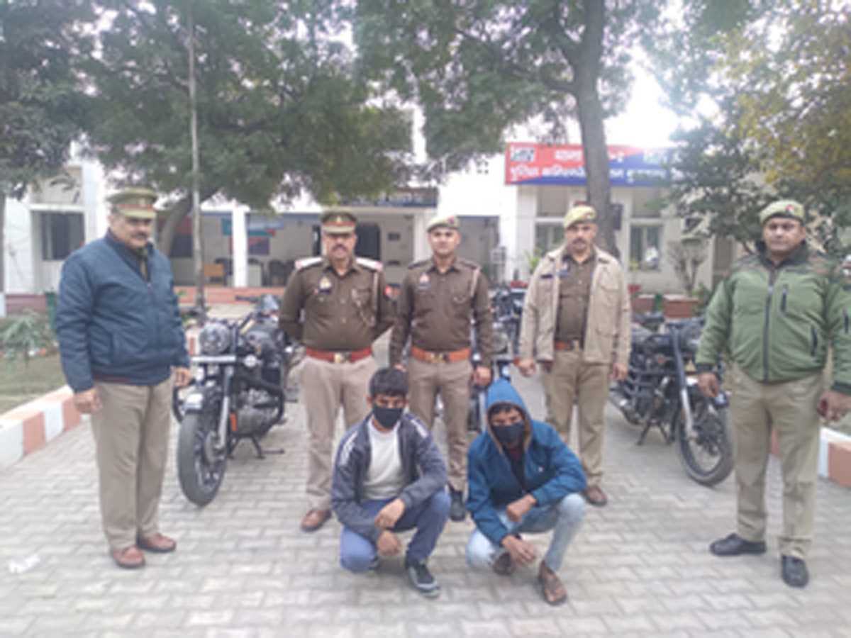 ग्रेटर नोएडा में पहलवान वाहन चोर गैंग के 2 गिरफ्तार, चोरी की 9 बाइकें बरामद