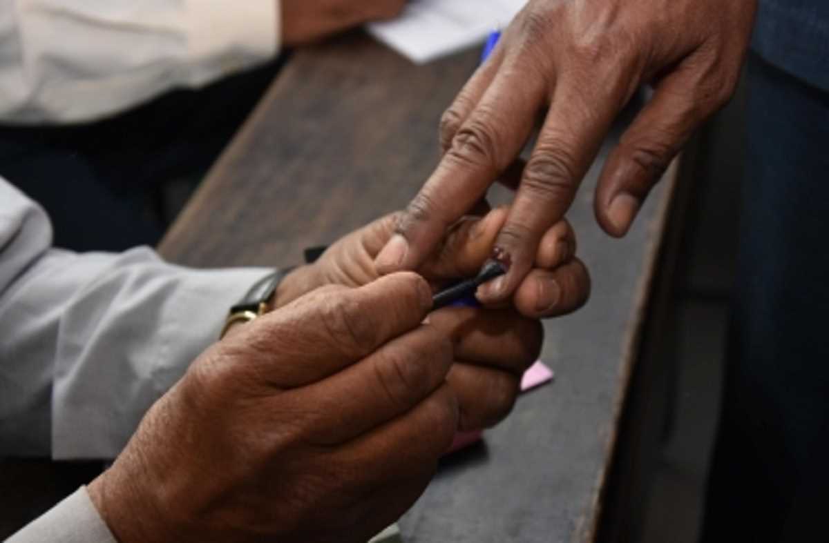 कर्नाटक चुनाव : भाजपा, कांग्रेस की बगावत को भुना रहा जद (एस) कर्नाटक चुनाव : भाजपा, कांग्रेस की बगावत को भुना रहा जद (एस)