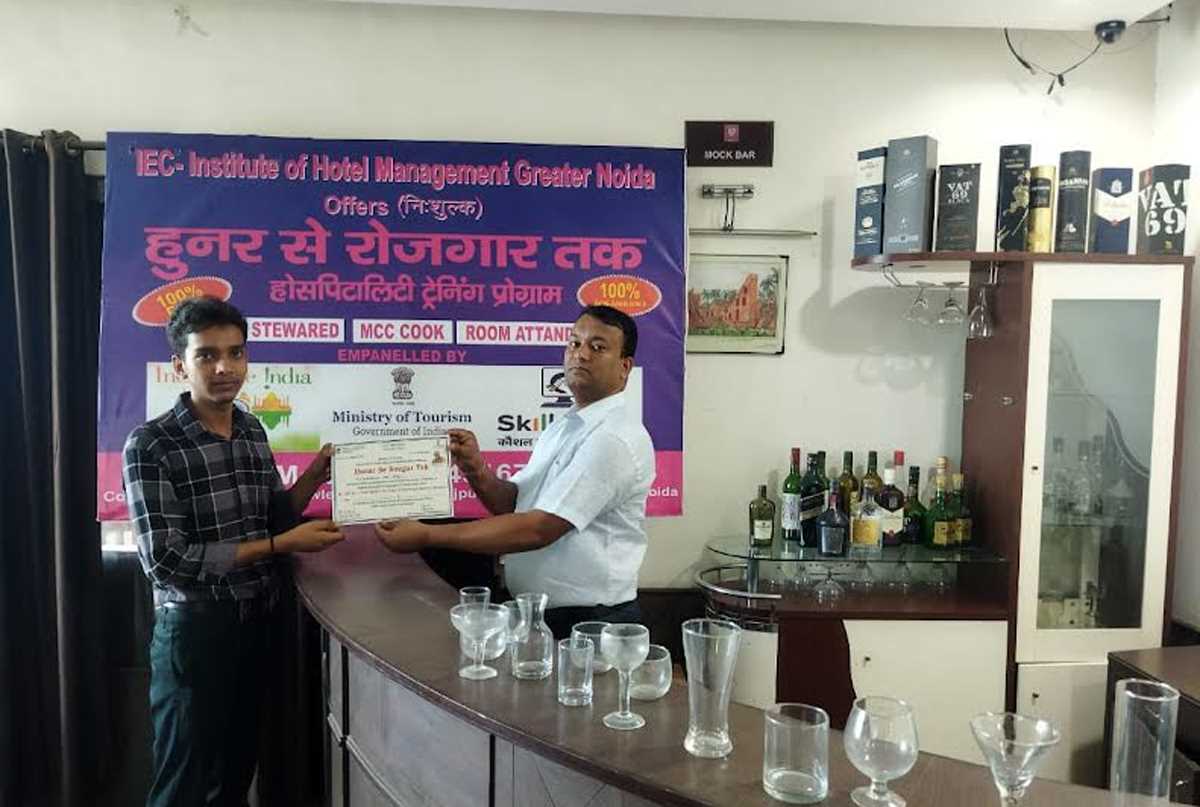 हुनर से रोजगार तक कार्यक्रम में बेरोजगारों को तीन महीने का दिया गया प्रशिक्षण