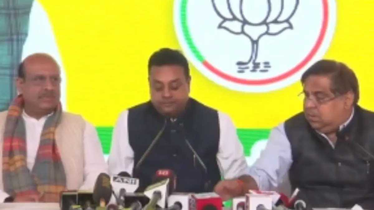 भाजपा का आरोप - आप एमसीडी चुनाव में टिकट के बदले मांग रही 80 लाख रुपये, पात्रा ने दिखाया वीडियो