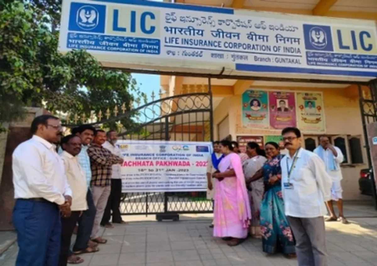 एलआईसी का ग्रुप प्रीमियम कलेक्शन मई में रिकॉर्ड 13.8 प्रतिशत बढ़ा एलआईसी का ग्रुप प्रीमियम कलेक्शन मई में रिकॉर्ड 13.8 प्रतिशत बढ़ा