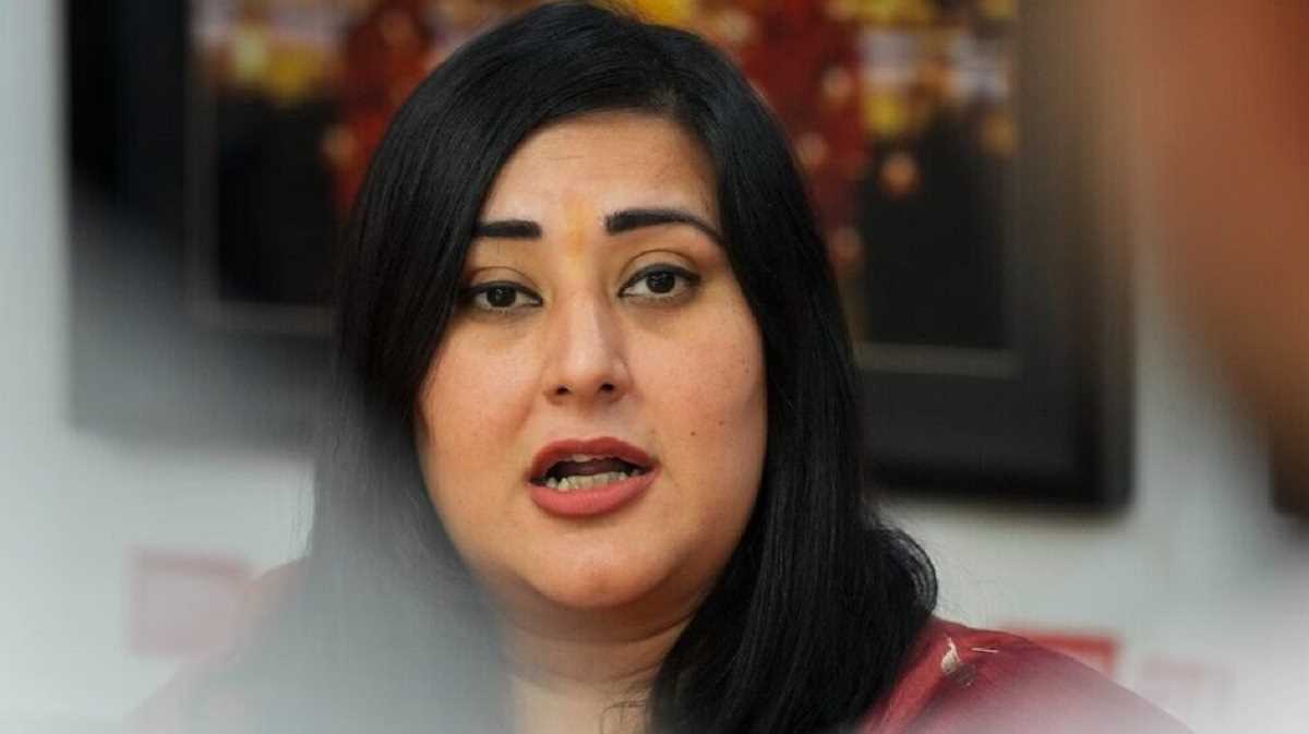 दिल्ली में केजरीवाल ने झुग्गीवासियों से सौतेला व्यवहार किया : बांसुरी स्वराज दिल्ली में केजरीवाल ने झुग्गीवासियों से सौतेला व्यवहार किया : बांसुरी स्वराज