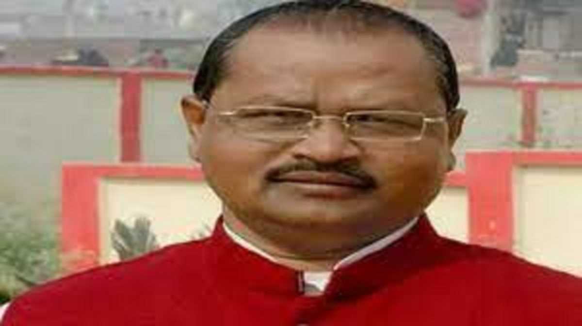 बिहार के अस्पताल में जदयू विधायक ने दिखाई रिवॉल्वर, कहा- यह मेरा स्टाइल है बिहार के अस्पताल में जदयू विधायक ने दिखाई रिवॉल्वर, कहा- यह मेरा स्टाइल है