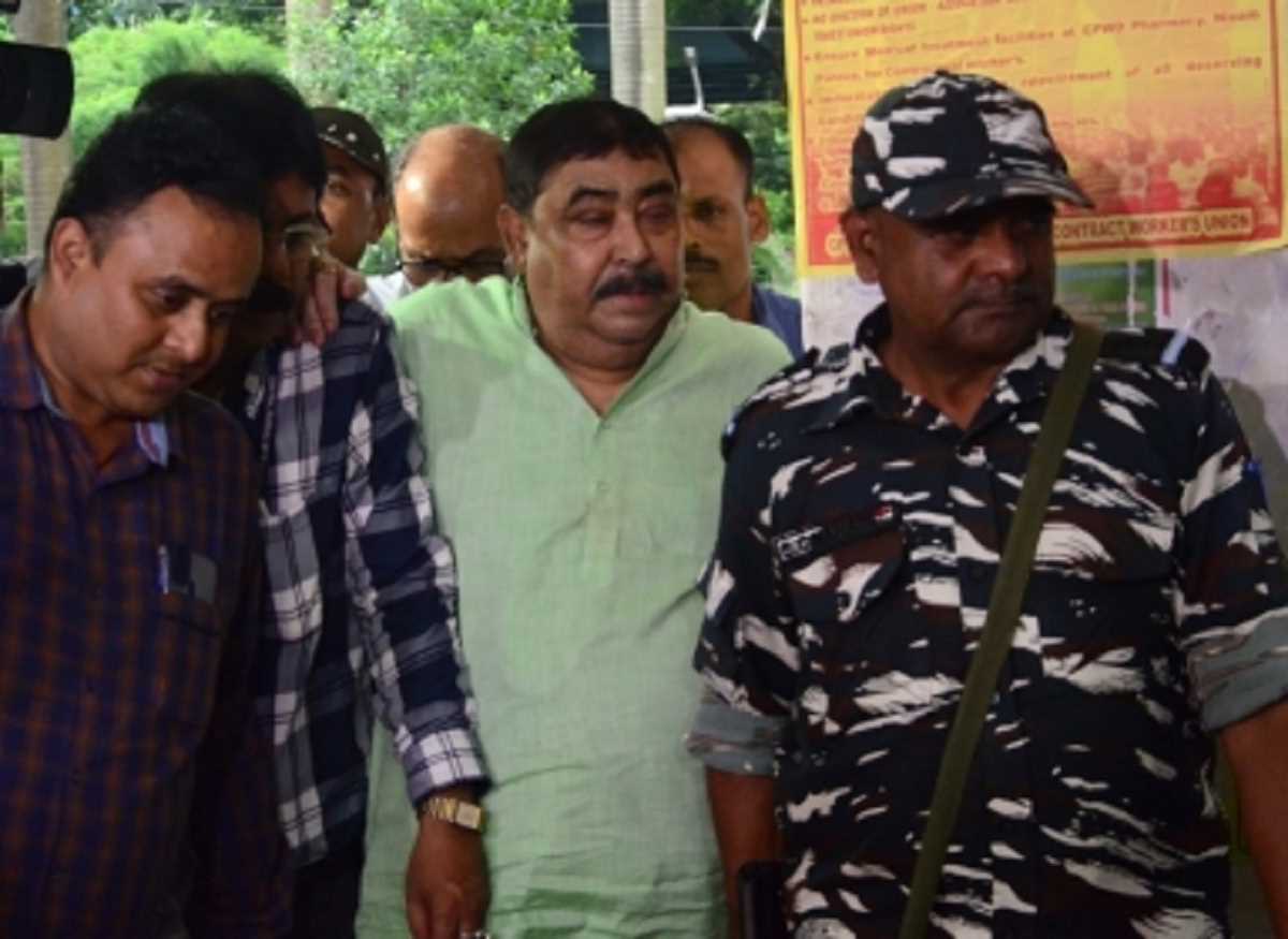 मवेशी घोटाला में अनुब्रत मंडल को नई दिल्ली ले जाने की प्रक्रिया जल्द ही शुरू करेगा ED मवेशी घोटाला में अनुब्रत मंडल को नई दिल्ली ले जाने की प्रक्रिया जल्द ही शुरू करेगा ED