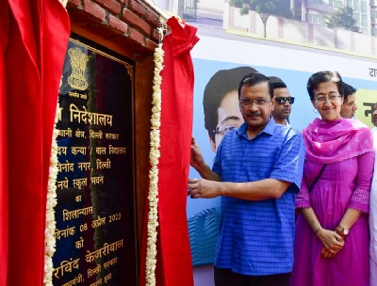 केजरीवाल ने सर्वोदय विद्यालय का किया शिलान्यास, सिसोदिया को किया याद
