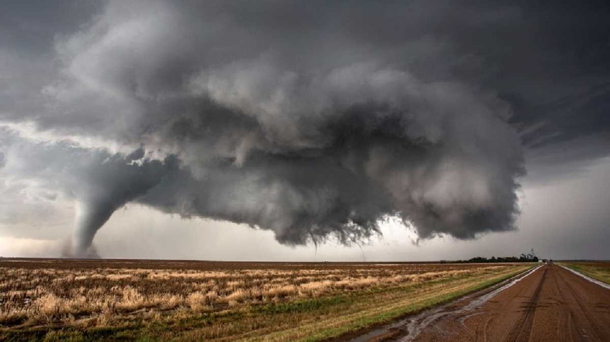 अमेरिका में भीषण तूफान से 6 की मौत, 23 घायल