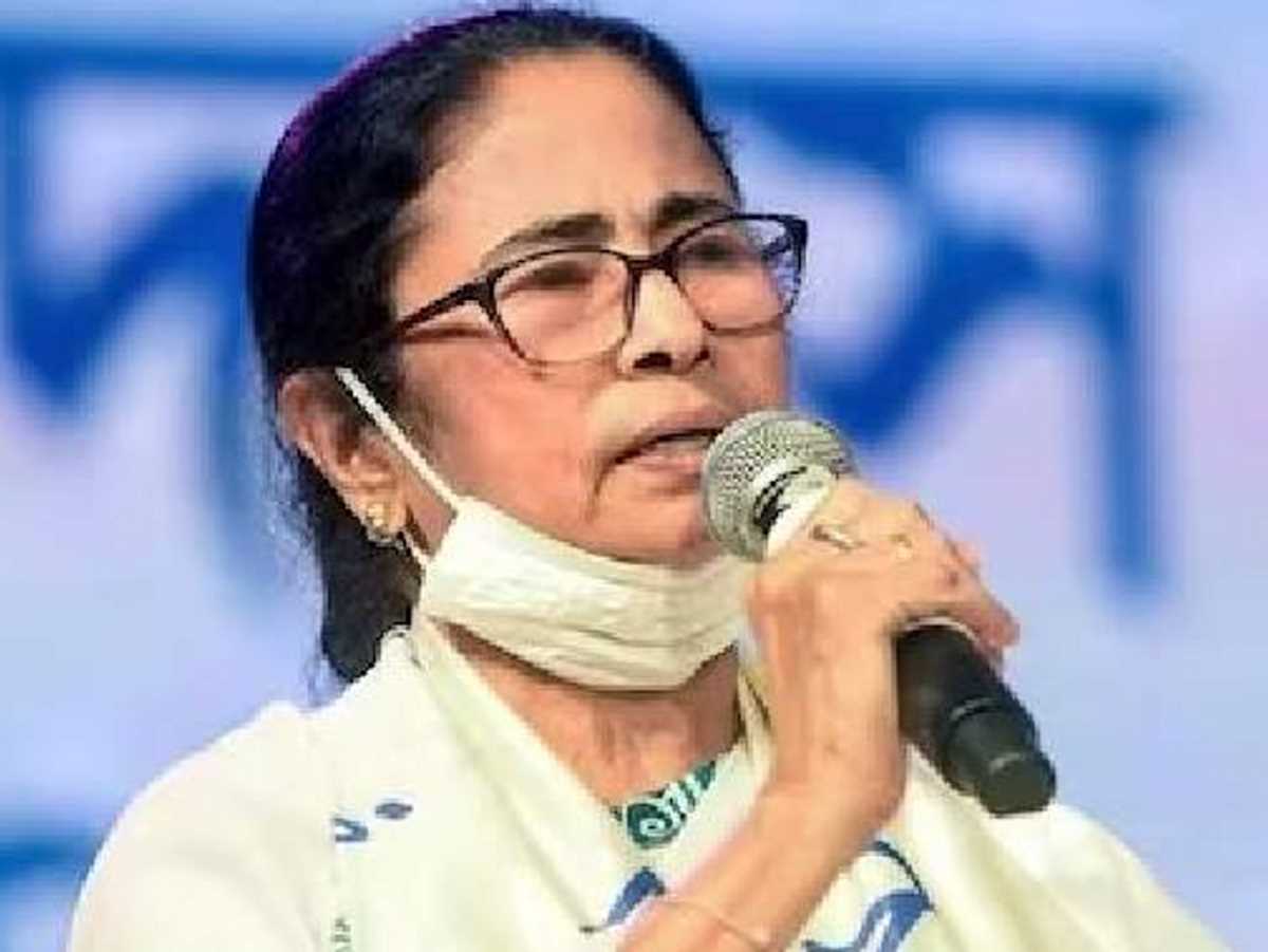 ममता ने भाजपा पर अपने शासन वाले राज्यों में खान-पान और पहनावे को प्रभावित करने का आरोप लगाया