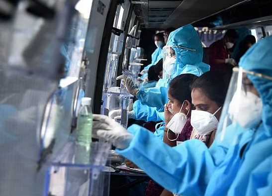 देश में धीमी पड़ती जा रही है कोरोना संक्रमण की रफ्तार देश में धीमी पड़ती जा रही है कोरोना संक्रमण की रफ्तार