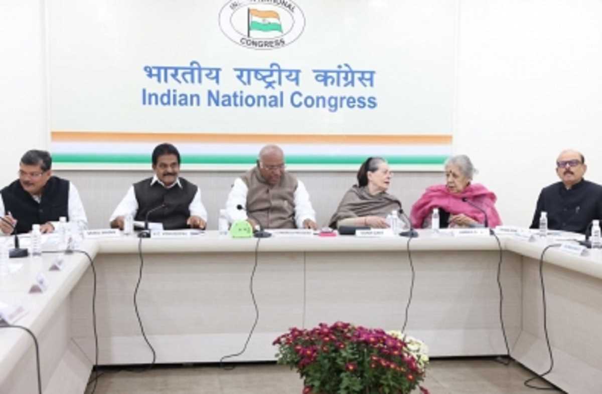 मल्लिकार्जुन खरगे ने कांग्रेस नेताओं से मांगा 15 से 30 दिन में संगठन व आंदोलन का खाका