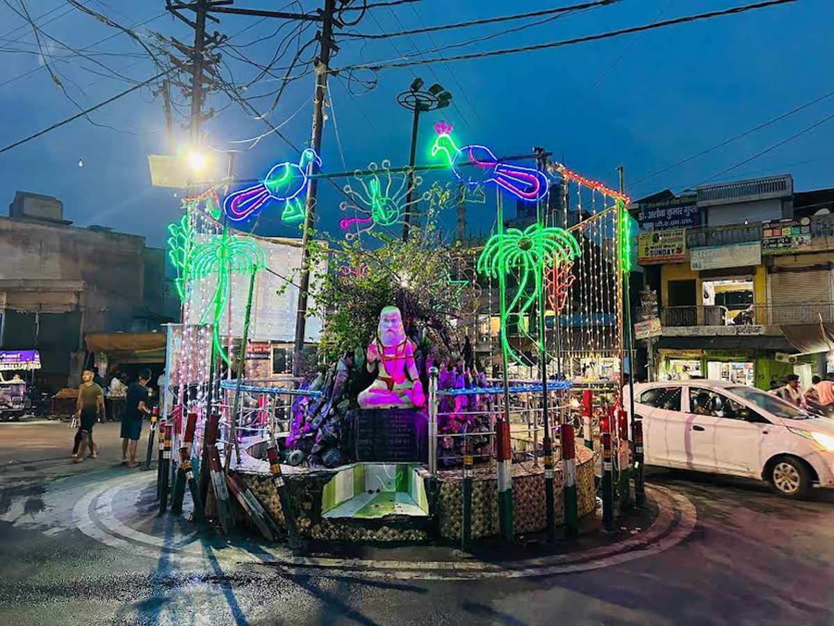 शपथ ग्रहण समारोह से पूर्व मंदिर और मस्जिदों की होगी सजावट