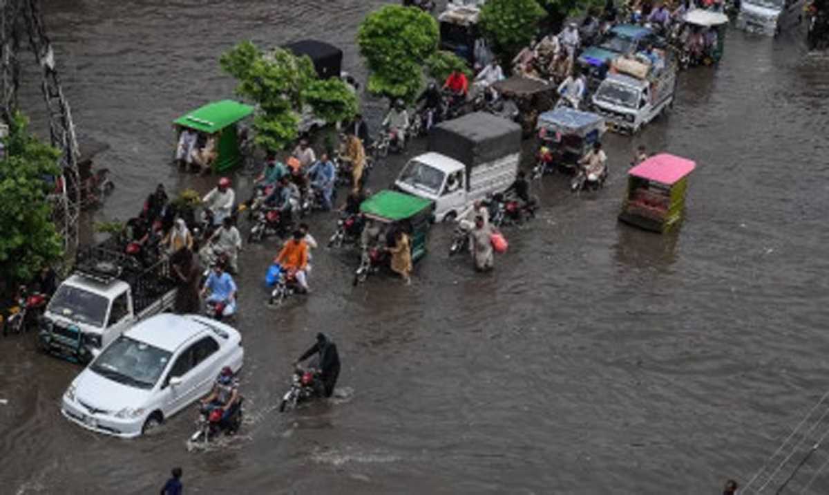 पाकिस्तान में बारिश संबंधित घटनाओं पर 23 लोगों की मौत, 75 घायल पाकिस्तान में बारिश संबंधित घटनाओं पर 23 लोगों की मौत, 75 घायल