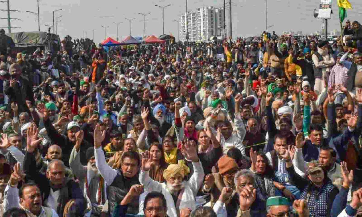 प्रदर्शनकारी किसानों को दिल्ली जाने से रोकने के लिए हरियाणा के सीमावर्ती इलाकों में बढ़ाई गई सुरक्षा