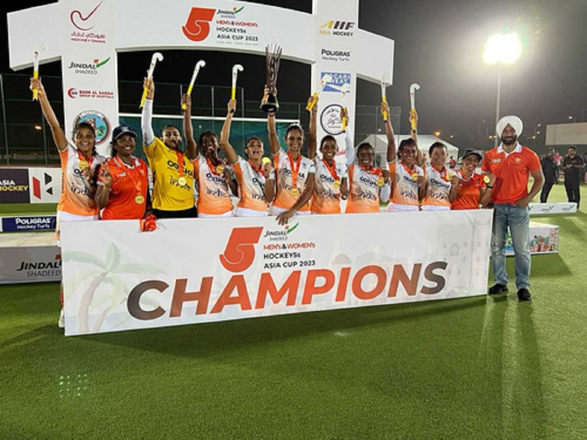 हॉकी इंडिया विजेता महिला टीम के प्रत्येक सदस्य को दो-दो लाख देगा हॉकी इंडिया विजेता महिला टीम के प्रत्येक सदस्य को दो-दो लाख देगा