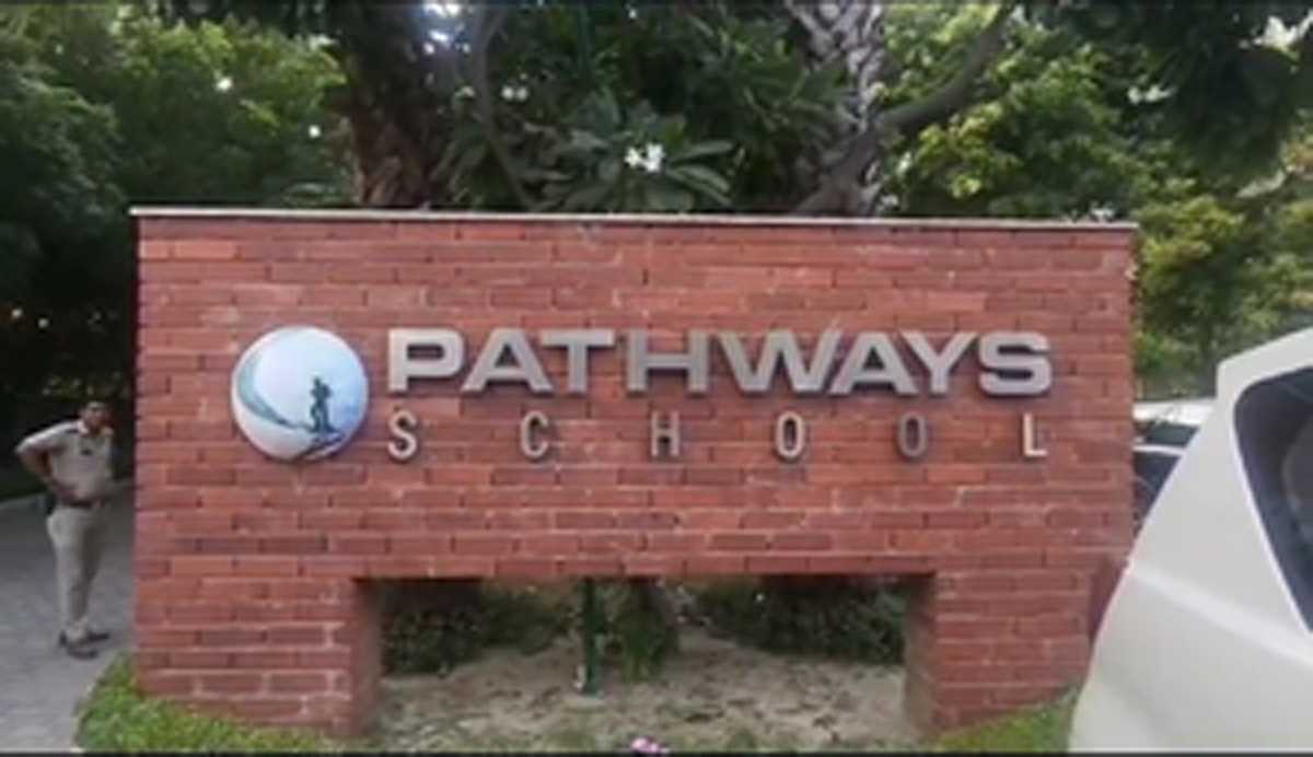 स्कूल में छात्रा से अश्लीलता और मारपीट पर मैनेजमेंट ने भेजा पैरेंट्स को मेल