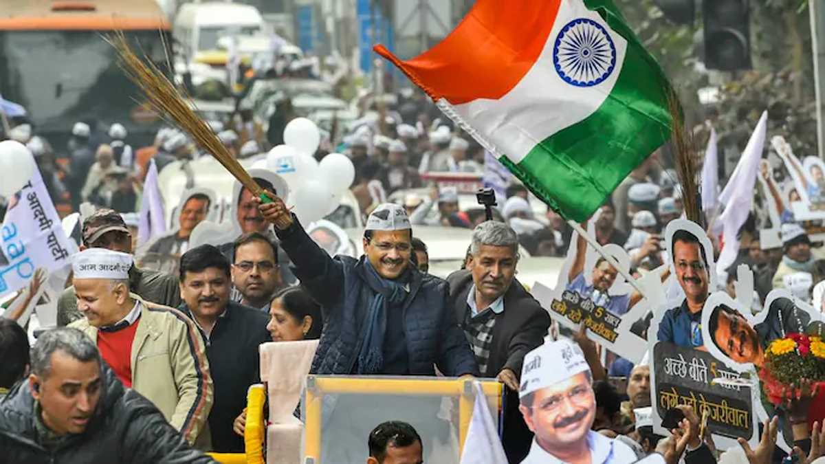 भाजपा से मुकाबले के लिए केजरीवाल ने लिया नरम हिंदुत्व का सहारा