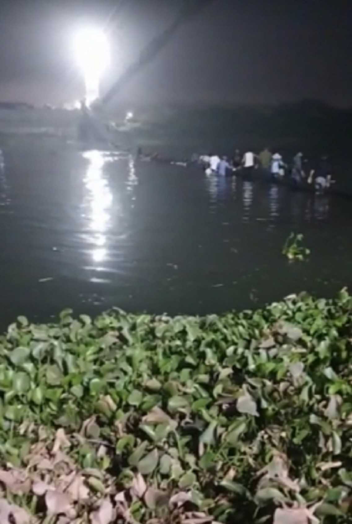 मोरबी पुल ढहा : मरम्मत करने वाली एजेंसी के खिलाफ केस दर्ज