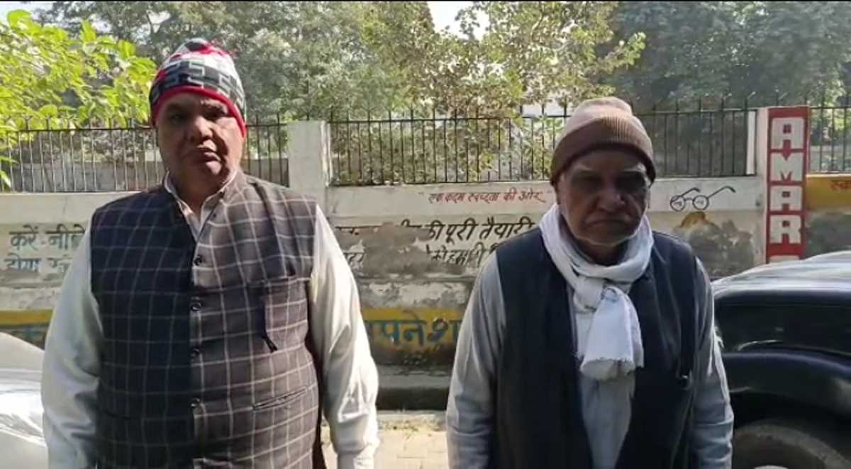 अधिकारियों से सांठगांठ कर अवैध तरीके से निर्माण करने का लगाया आरोप, दर दर की ठोकर खा रहा बुजुर्ग नहीं हो पा रही हैं कहीं कोई सुनवाई