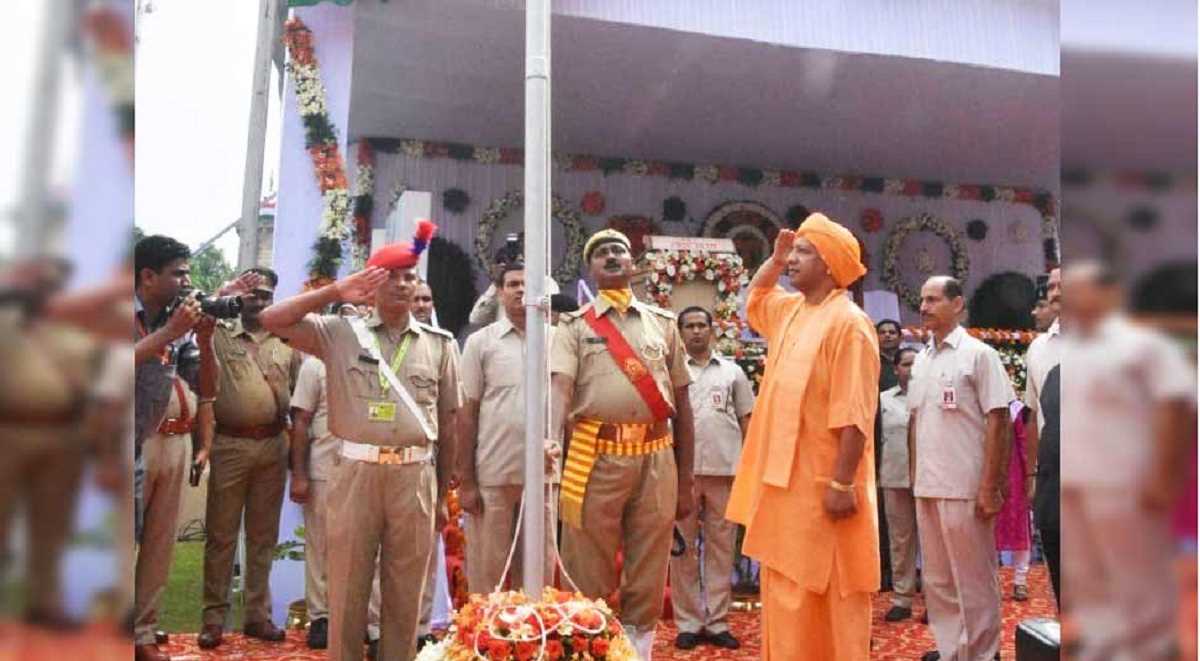 योगी ने फहराया झंडा, बोले पीएम ने आमजन को जोड़ बनाया राष्ट्रीय उत्सव
