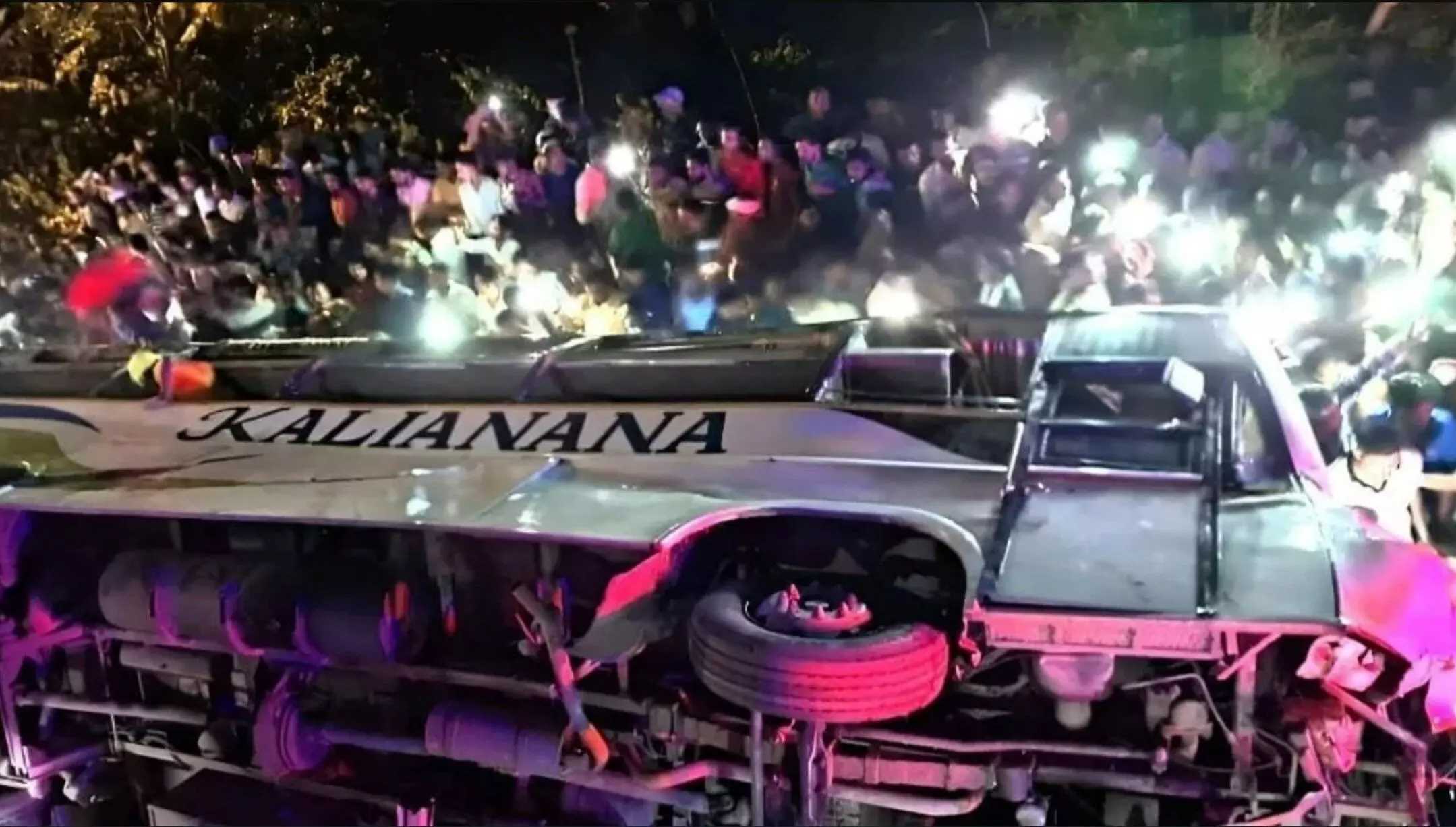 ओडिशा में बस ओवरब्रिज से गिरी, 5 की मौत, कई घायल ओडिशा में बस ओवरब्रिज से गिरी, 5 की मौत, कई घायल