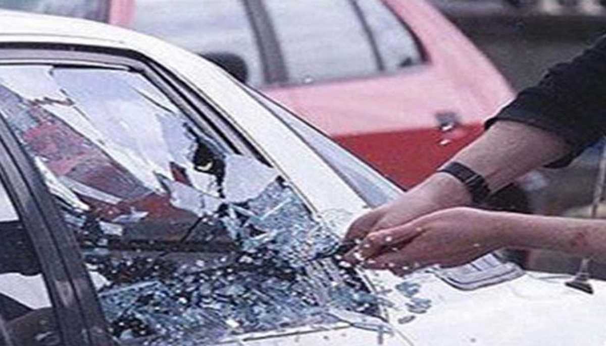 दिल्ली : वजीराबाद में एक गैंग ने की वाहनों में तोड़फोड़, लोगों पर किया हमला दिल्ली : वजीराबाद में एक गैंग ने की वाहनों में तोड़फोड़, लोगों पर किया हमला