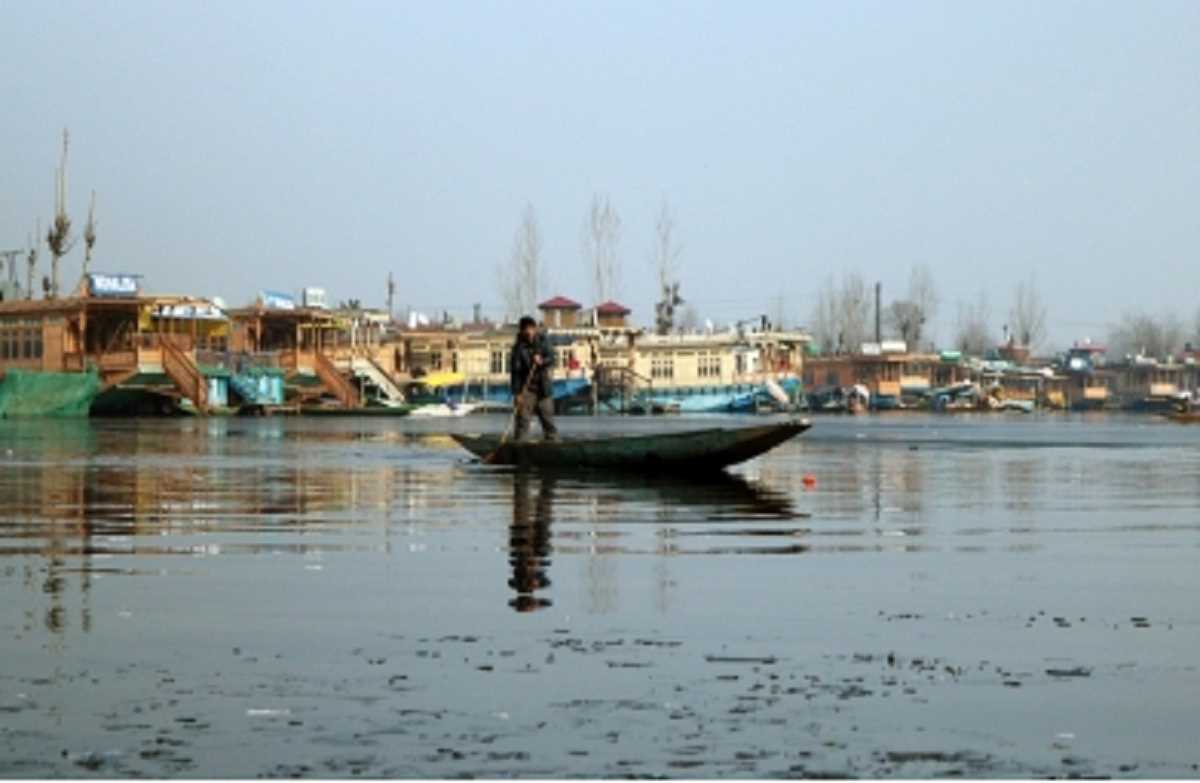 जम्मू-कश्मीर में हल्की बारिश और बर्फबारी की संभावना