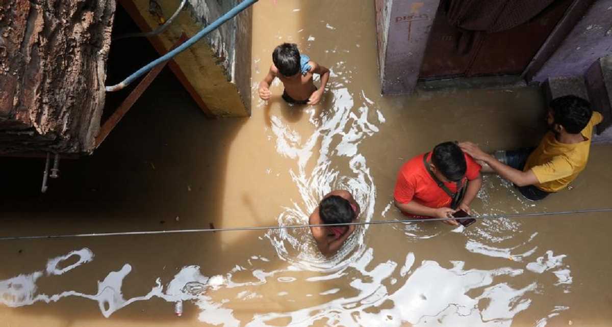 दिल्ली में तीन छात्रों की मौत का जिम्मेदार कौन