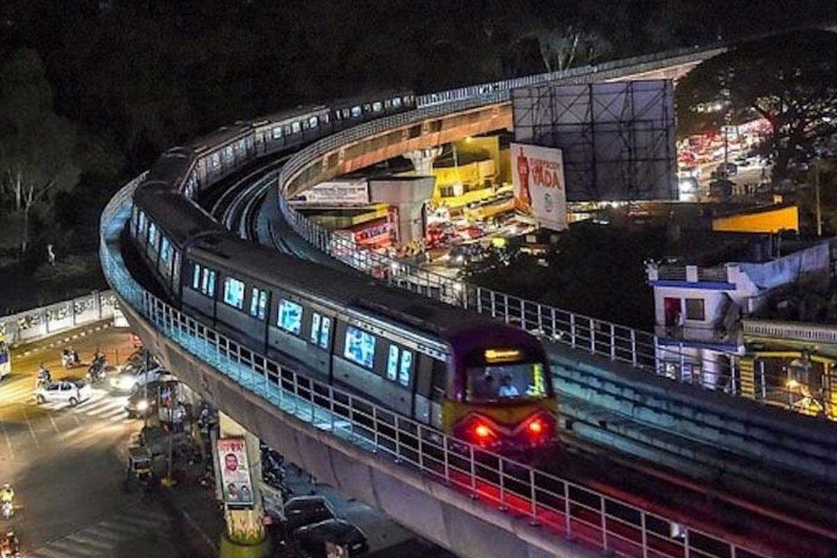 मां-बेटे की मौत का मामला: बेंगलुरू मेट्रो की लापरवाही की हो रही आलोचना मां-बेटे की मौत का मामला: बेंगलुरू मेट्रो की लापरवाही की हो रही आलोचना