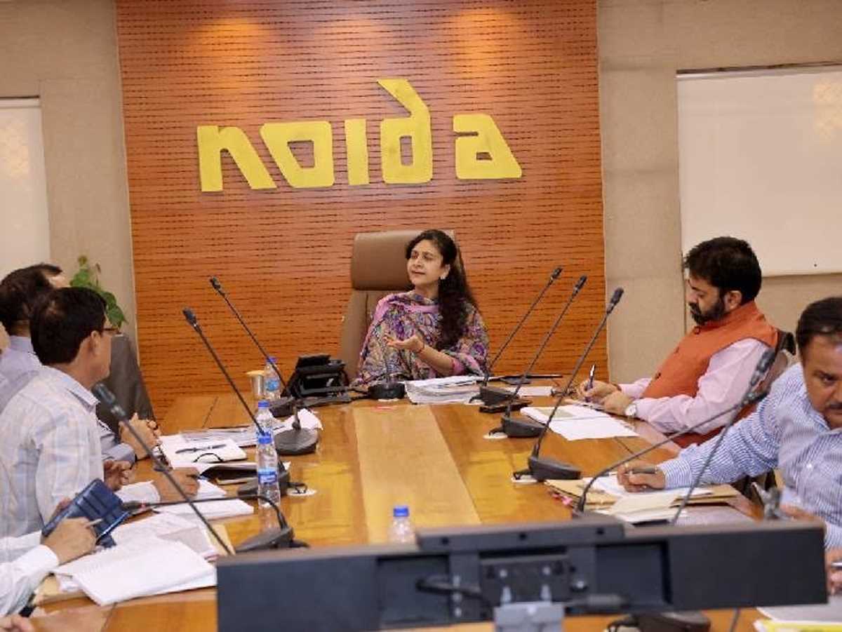 31 मार्च तक स्कूलों को बनाया जाए मॉडल, अंडरपास का काम जल्द करे शुरू