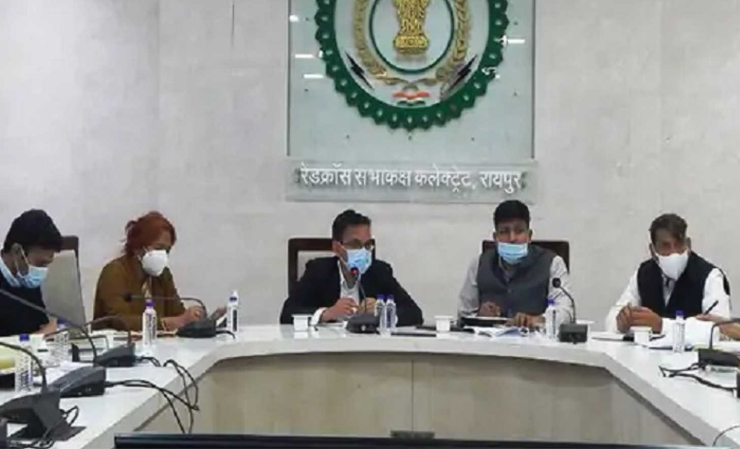 कलेक्टर ने पुलिस और निगम के अफसरों से कहा- जो बिना मास्क दिखे कार्रवाई करें