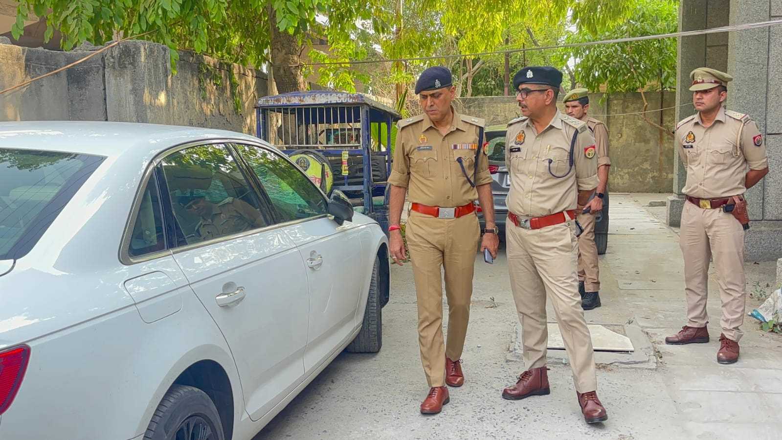 नोएडा हिट एंड रन केस : दिल्ली में एम्स के सामने निर्माणाधीन इमारत की पार्किंग में छुपाई गई थी गाड़ी नोएडा हिट एंड रन केस : दिल्ली में एम्स के सामने निर्माणाधीन इमारत की पार्किंग में छुपाई गई थी गाड़ी